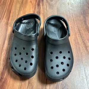 Crocs worned